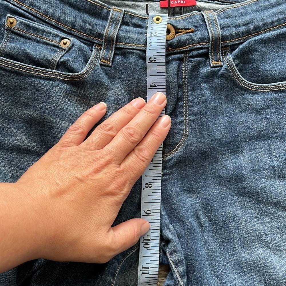 Denizen from Levi's Totally Shaping Capris Blue Jean Capri, Misses Size 4 - Picture 10 of 12